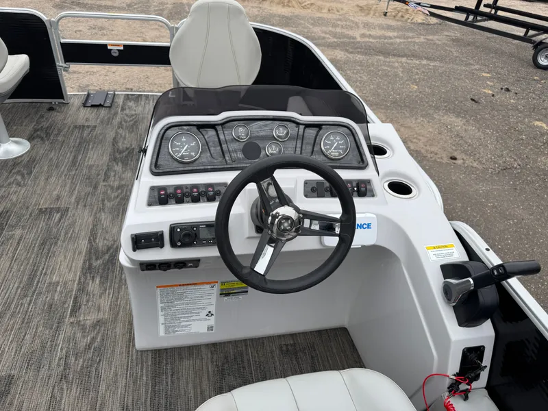 Slide: The Image of Sweetwater 2086 FX Pontoon 2021 - 27