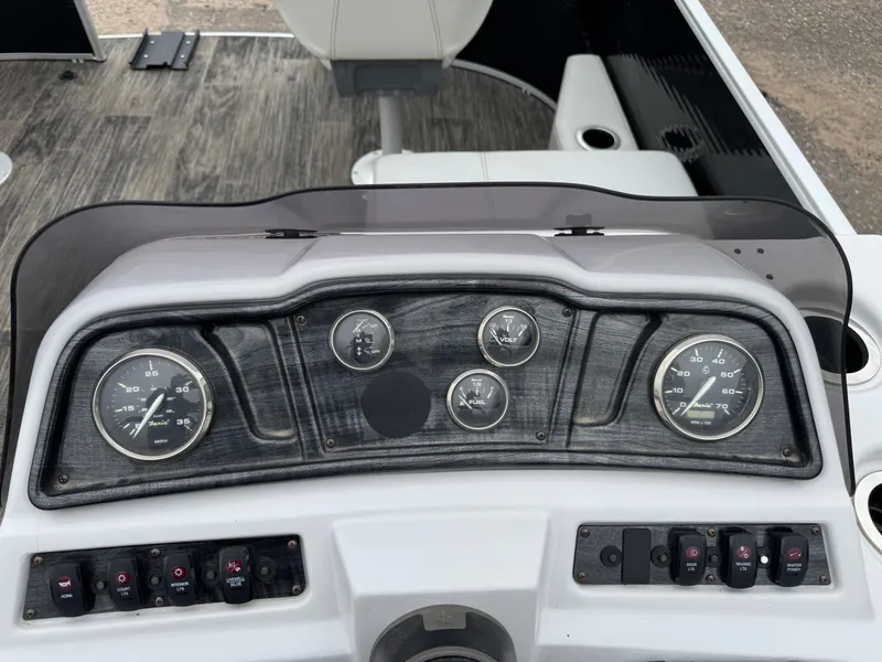 Slide: The Image of Sweetwater 2086 FX Pontoon 2021 - 28