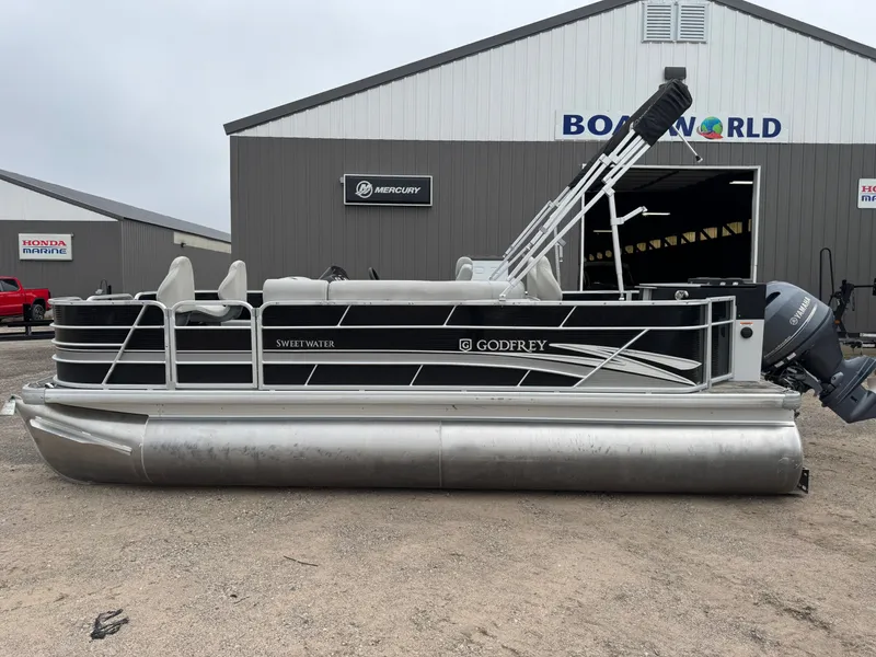 Slide: The Image of Sweetwater 2086 FX Pontoon 2021 - 31