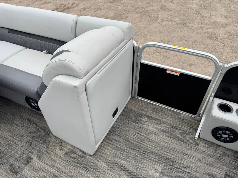 Slide: The Image of Sweetwater 2086 FX Pontoon 2021 - 33