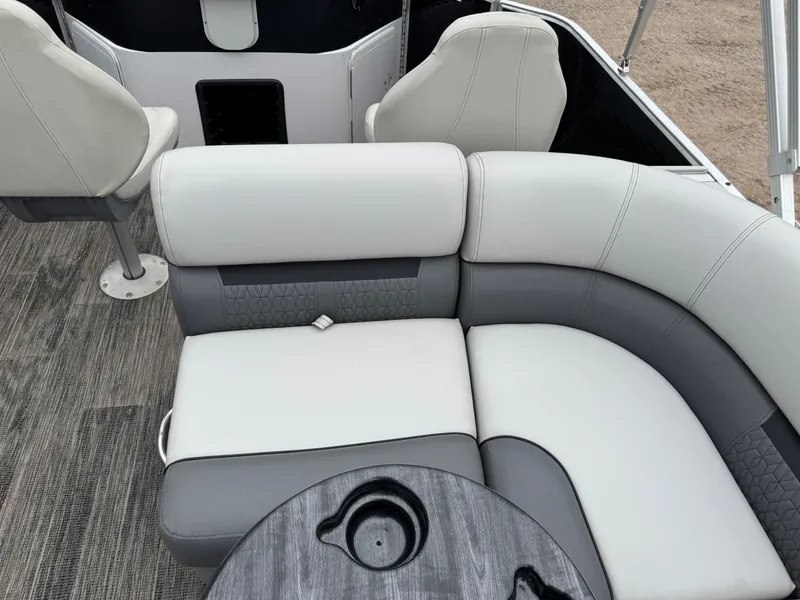 Slide: The Image of Sweetwater 2086 FX Pontoon 2021 - 37