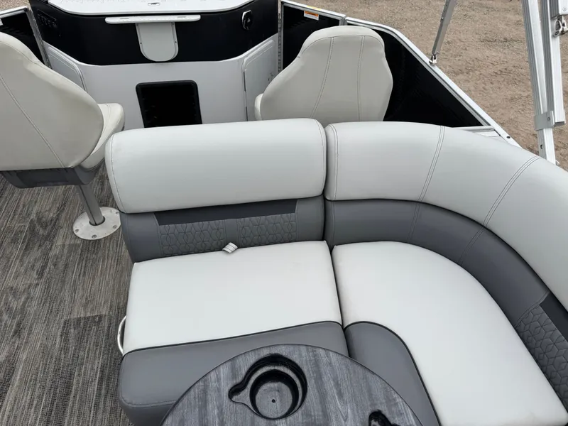 Slide: The Image of Sweetwater 2086 FX Pontoon 2021 - 38