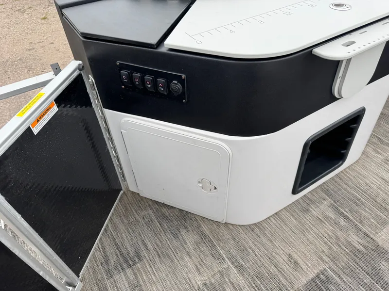 Slide: The Image of Sweetwater 2086 FX Pontoon 2021 - 45