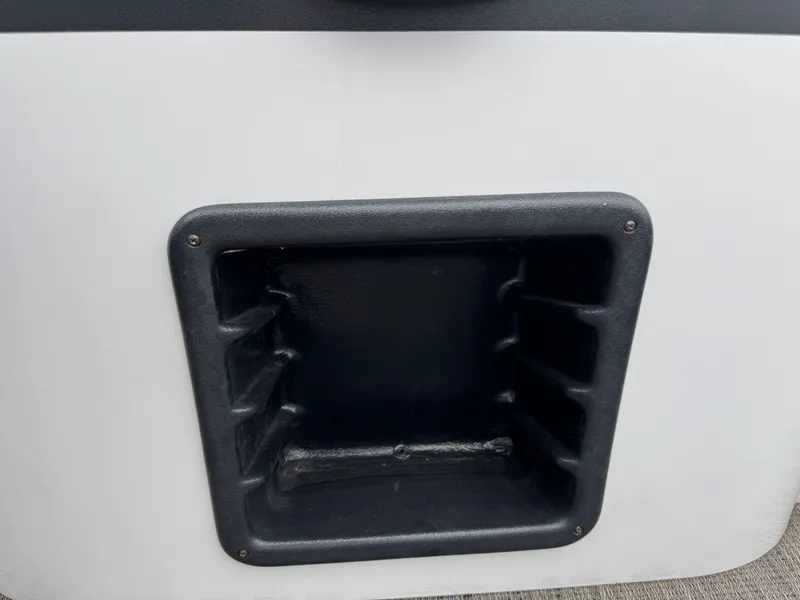 Slide: The Image of Sweetwater 2086 FX Pontoon 2021 - 48