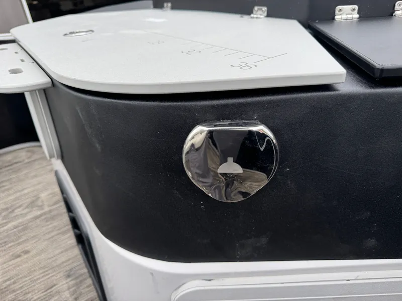 Slide: The Image of Sweetwater 2086 FX Pontoon 2021 - 51