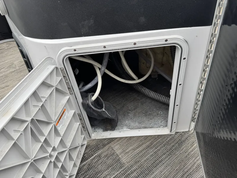 Slide: The Image of Sweetwater 2086 FX Pontoon 2021 - 53