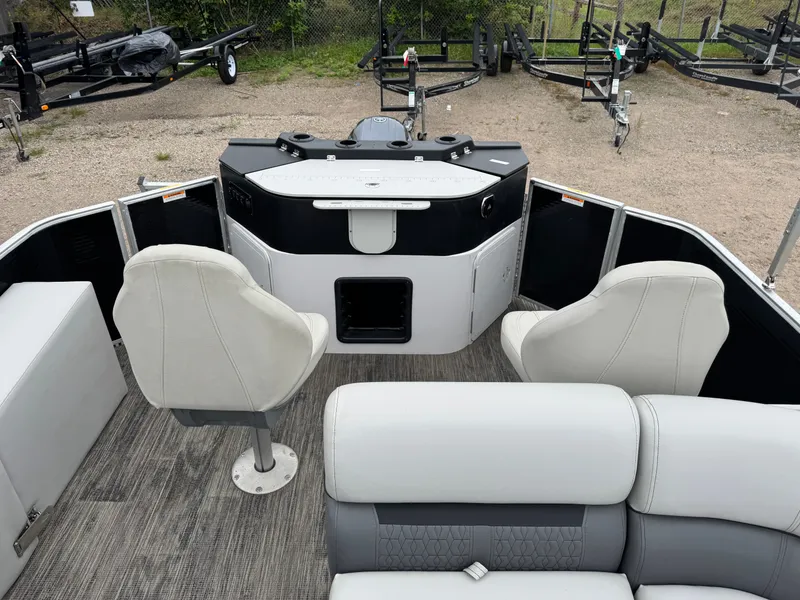 Slide: The Image of Sweetwater 2086 FX Pontoon 2021 - 8