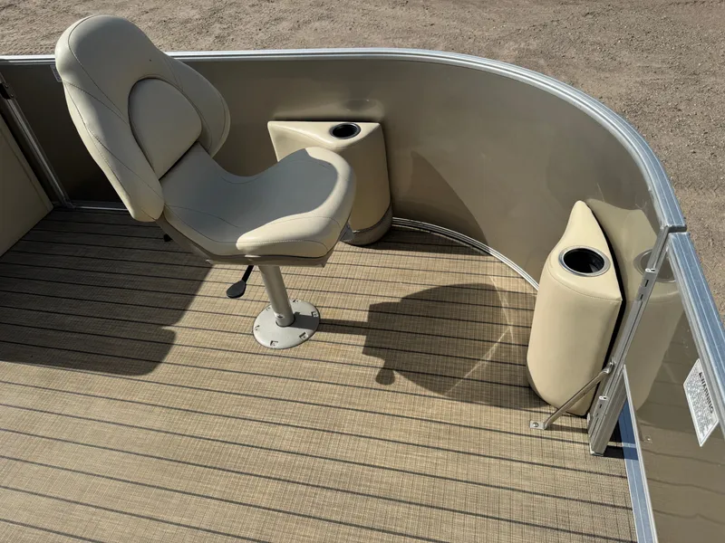 Slide: The Image of Sylvan Mirage 820 4-PT Pontoon 2018 - 11