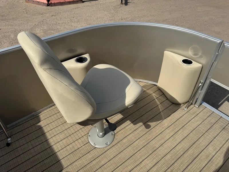 Slide: The Image of Sylvan Mirage 820 4-PT Pontoon 2018 - 12