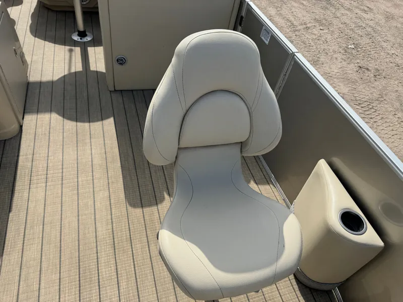 Slide: The Image of Sylvan Mirage 820 4-PT Pontoon 2018 - 13