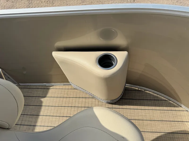 Slide: The Image of Sylvan Mirage 820 4-PT Pontoon 2018 - 14