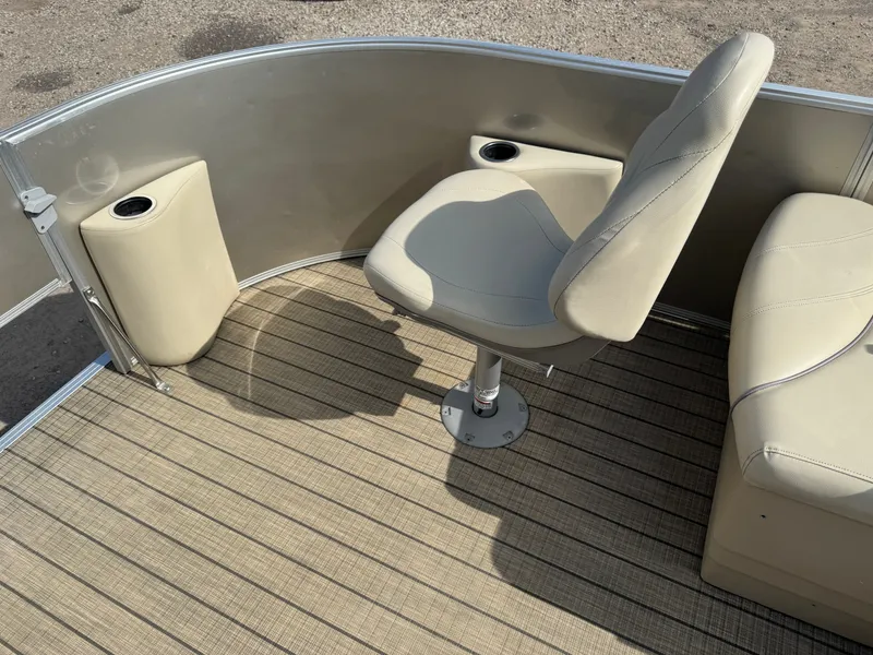 Slide: The Image of Sylvan Mirage 820 4-PT Pontoon 2018 - 17