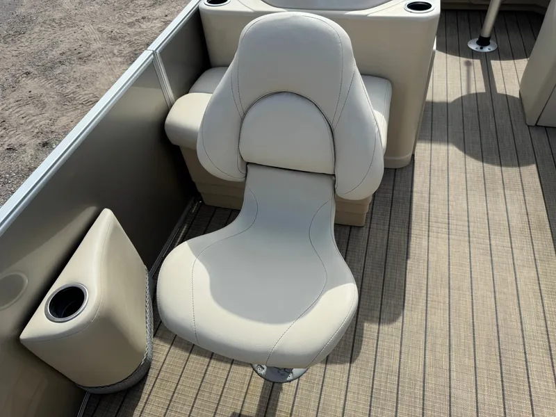 Slide: The Image of Sylvan Mirage 820 4-PT Pontoon 2018 - 18