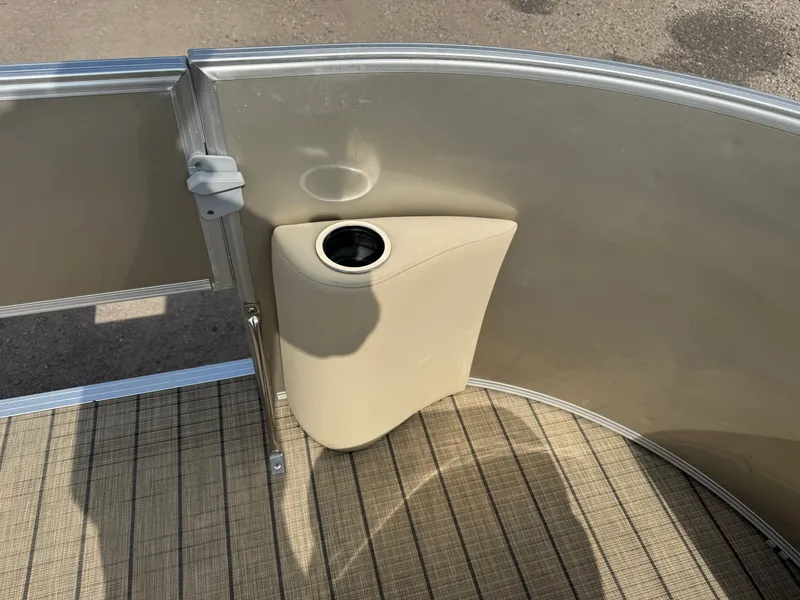 Slide: The Image of Sylvan Mirage 820 4-PT Pontoon 2018 - 20