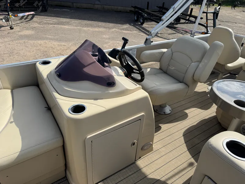 Slide: The Image of Sylvan Mirage 820 4-PT Pontoon 2018 - 22