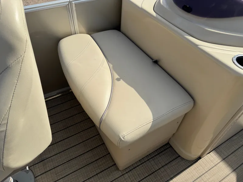 Slide: The Image of Sylvan Mirage 820 4-PT Pontoon 2018 - 23