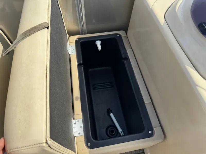 Slide: The Image of Sylvan Mirage 820 4-PT Pontoon 2018 - 24