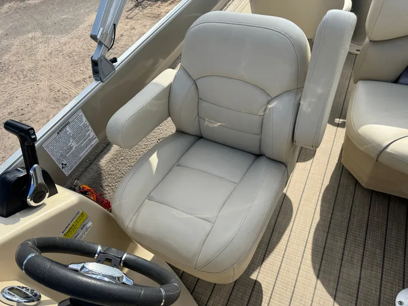 Slide: The Image of Sylvan Mirage 820 4-PT Pontoon 2018 - 25