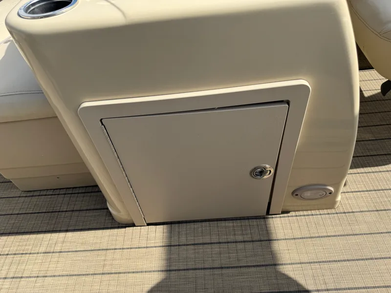 Slide: The Image of Sylvan Mirage 820 4-PT Pontoon 2018 - 26