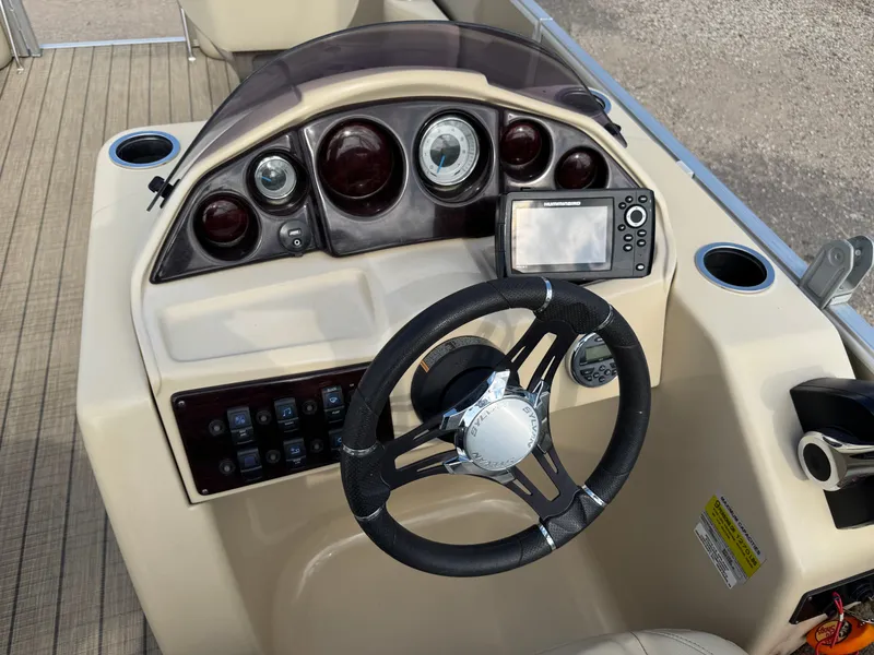 Slide: The Image of Sylvan Mirage 820 4-PT Pontoon 2018 - 27