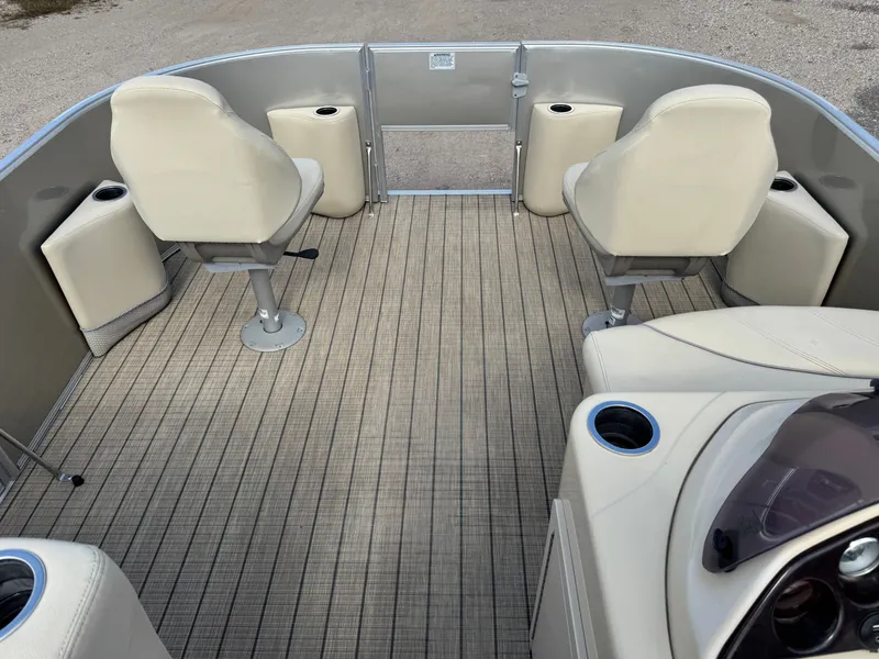 Slide: The Image of Sylvan Mirage 820 4-PT Pontoon 2018 - 3