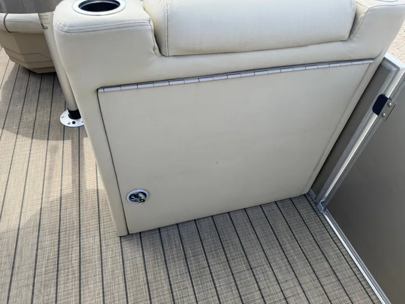 Slide: The Image of Sylvan Mirage 820 4-PT Pontoon 2018 - 34