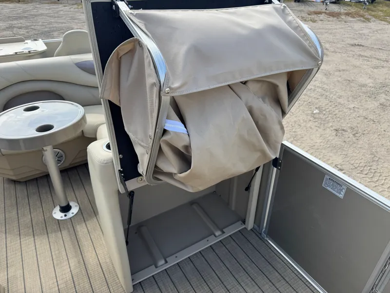 Slide: The Image of Sylvan Mirage 820 4-PT Pontoon 2018 - 35