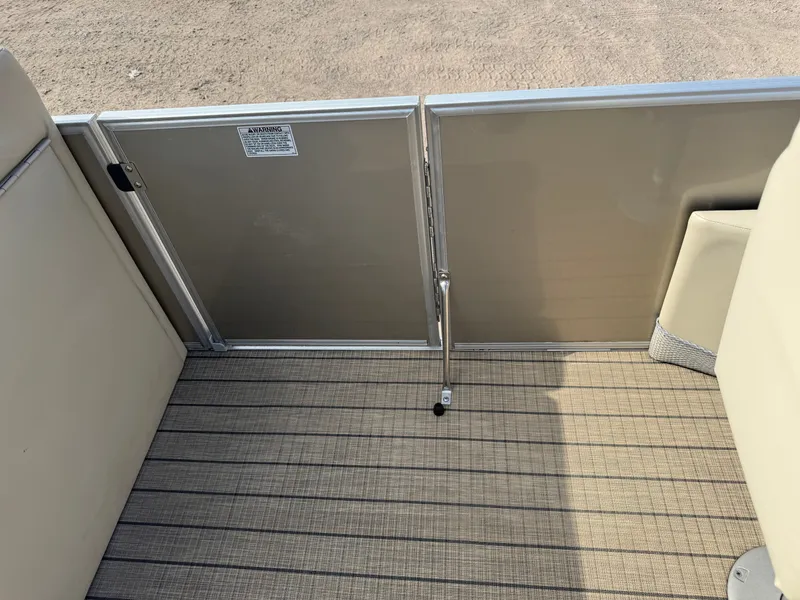 Slide: The Image of Sylvan Mirage 820 4-PT Pontoon 2018 - 36