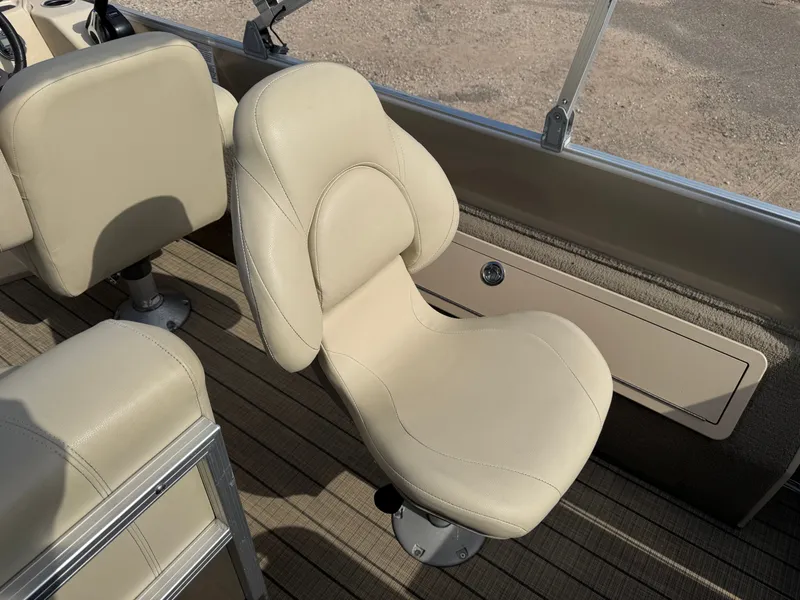 Slide: The Image of Sylvan Mirage 820 4-PT Pontoon 2018 - 44