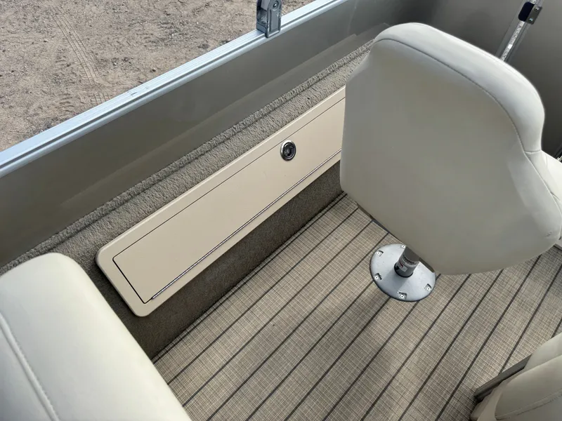 Slide: The Image of Sylvan Mirage 820 4-PT Pontoon 2018 - 45