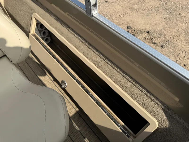 Slide: The Image of Sylvan Mirage 820 4-PT Pontoon 2018 - 46