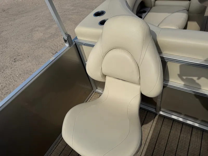 Slide: The Image of Sylvan Mirage 820 4-PT Pontoon 2018 - 48