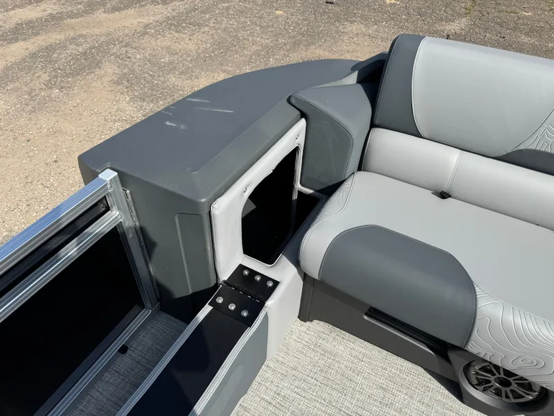 Slide: The Image of Tahoe Geofish 2385 Rear Fish & Honda 4-Stroke EFI 2025 - 15