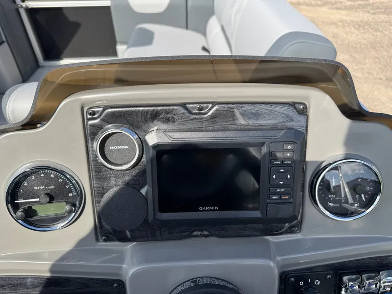 Slide: The Image of Tahoe Geofish 2385 Rear Fish & Honda 4-Stroke EFI 2025 - 21