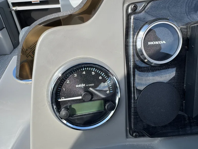 Slide: The Image of Tahoe Geofish 2385 Rear Fish & Honda 4-Stroke EFI 2025 - 23