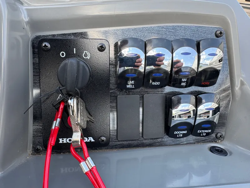 Slide: The Image of Tahoe Geofish 2385 Rear Fish & Honda 4-Stroke EFI 2025 - 25