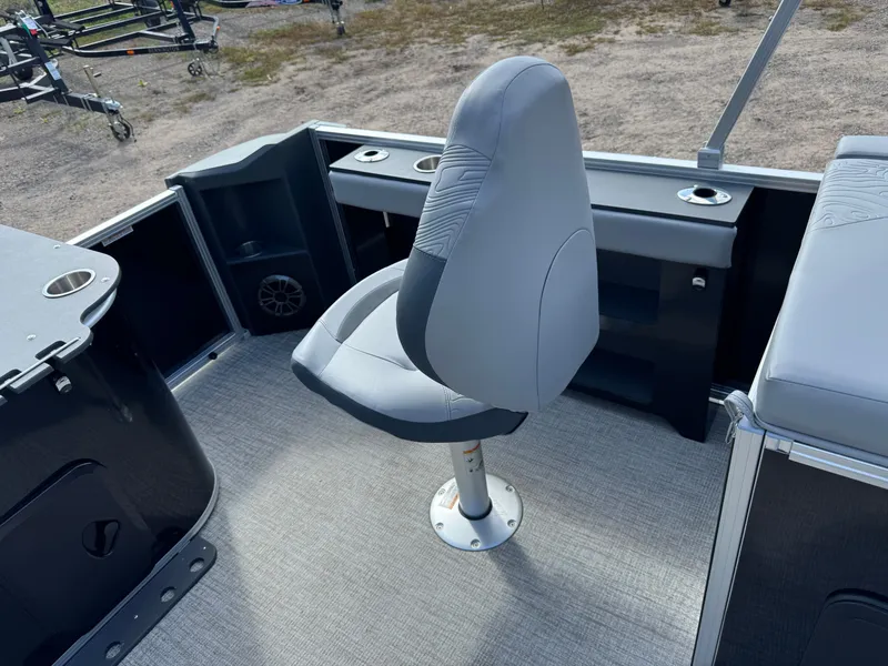 Slide: The Image of Tahoe Geofish 2385 Rear Fish & Honda 4-Stroke EFI 2025 - 40