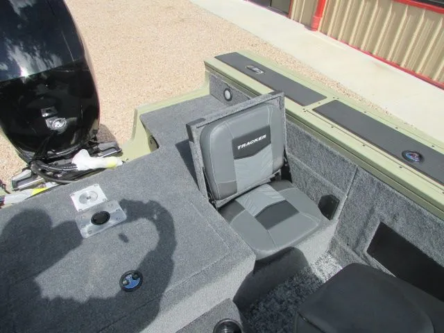 Slide: The Image of Tracker Targa 18 Combo Tournament Edition 2026 - 17