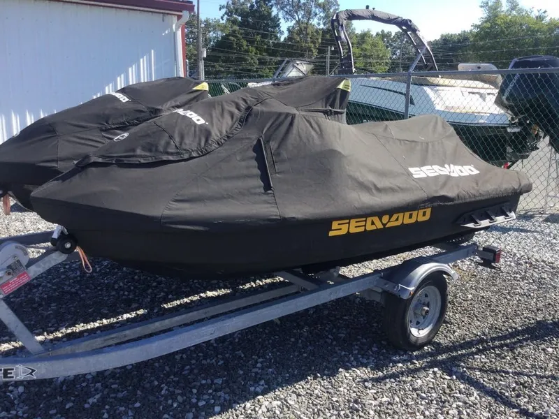 Slide: The Image of Sea-Doo GTR 230 2022 - 3