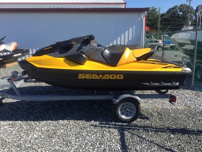 Slide: The Image of Sea-Doo GTR 230 2022 - 4