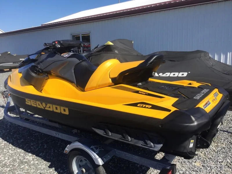 Slide: The Image of Sea-Doo GTR 230 2022 - 5