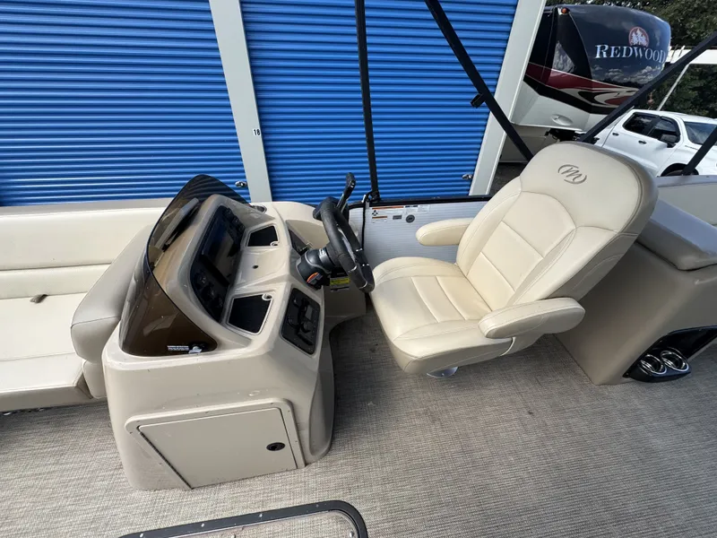 Slide: The Image of Manitou 23 Aurora LE RF VP II 2022 - 13