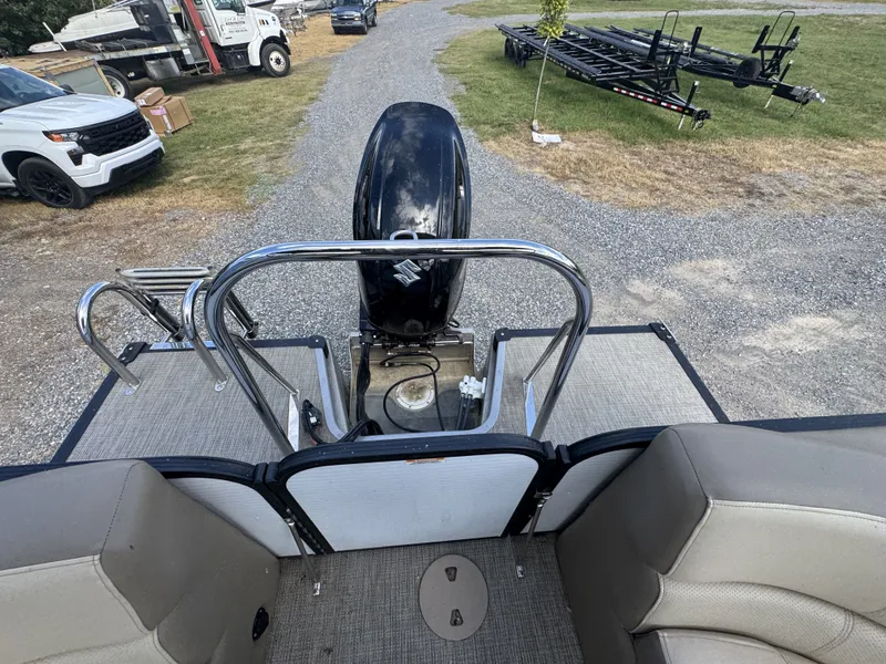 Slide: The Image of Manitou 23 Aurora LE RF VP II 2022 - 17