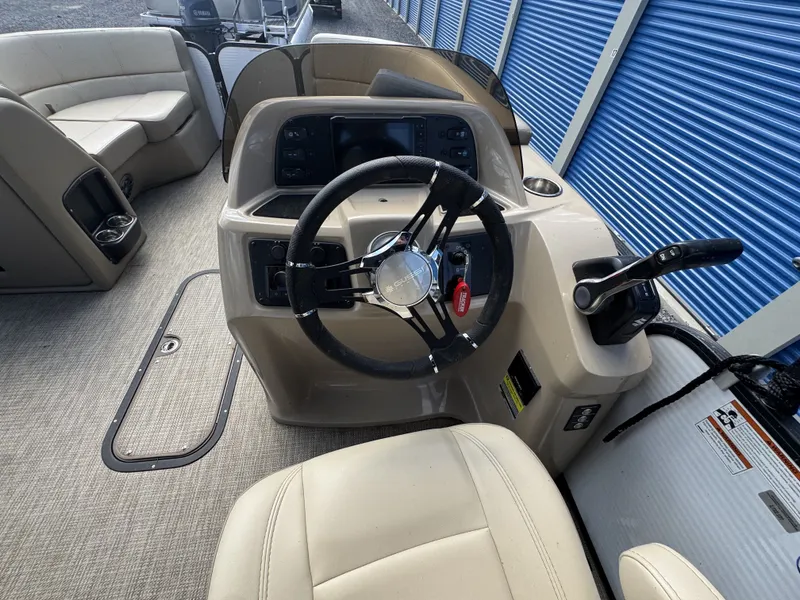 Slide: The Image of Manitou 23 Aurora LE RF VP II 2022 - 26