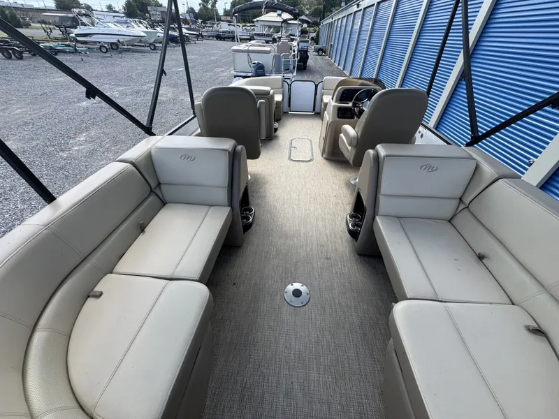 Slide: The Image of Manitou 23 Aurora LE RF VP II 2022 - 27