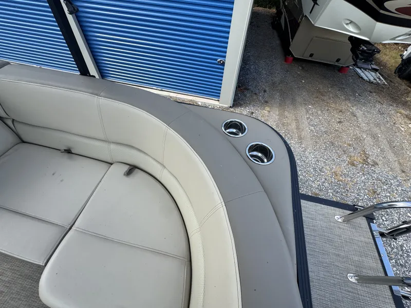 Slide: The Image of Manitou 23 Aurora LE RF VP II 2022 - 28