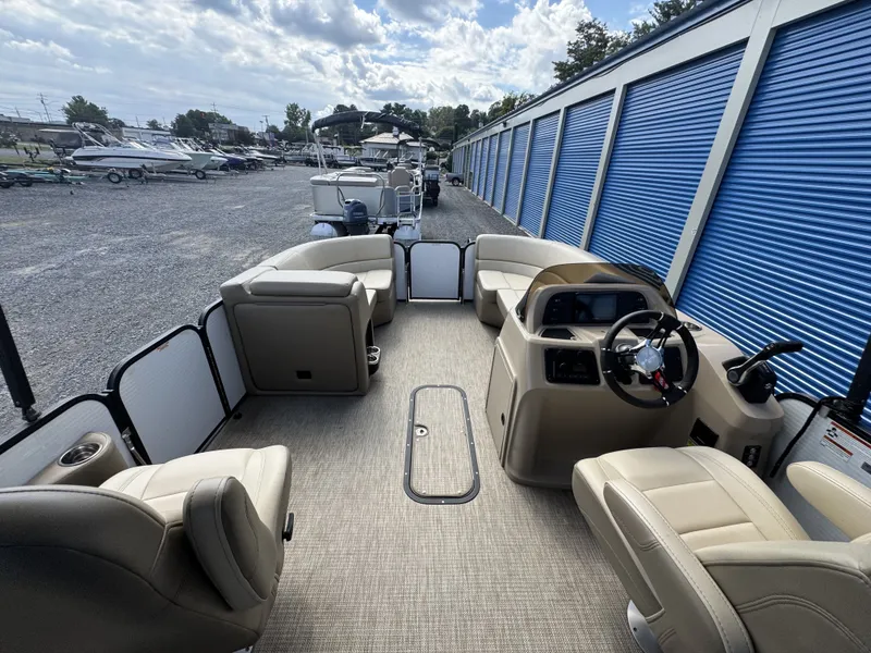 Slide: The Image of Manitou 23 Aurora LE RF VP II 2022 - 29