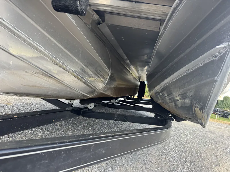 Slide: The Image of Manitou 23 Aurora LE RF VP II 2022 - 3