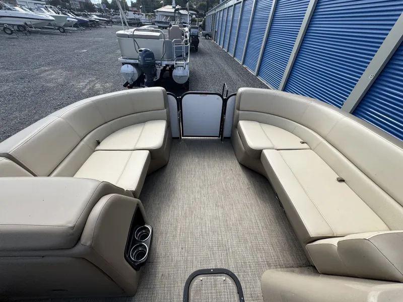 Slide: The Image of Manitou 23 Aurora LE RF VP II 2022 - 30