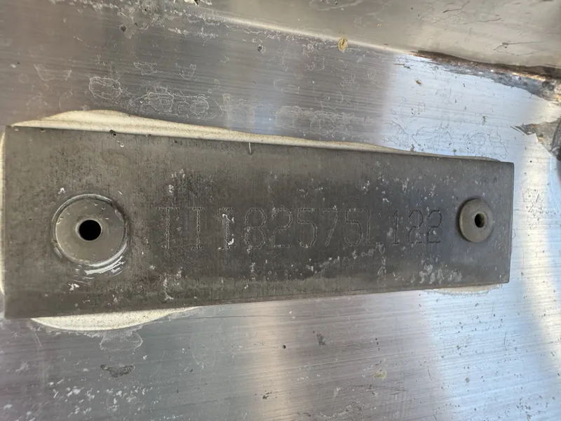 Slide: The Image of Manitou 23 Aurora LE RF VP II 2022 - 31